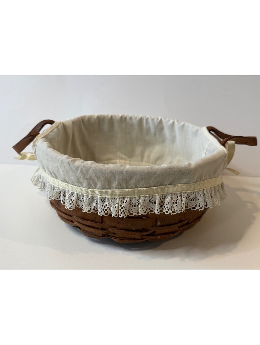 Vintage 1989 Longaberger Basket Dresden Ohio Leather Handles Lace Liner